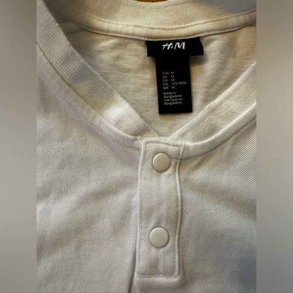 Three Snap Slim Fit Henley size Medium - Picture 4 of 4
